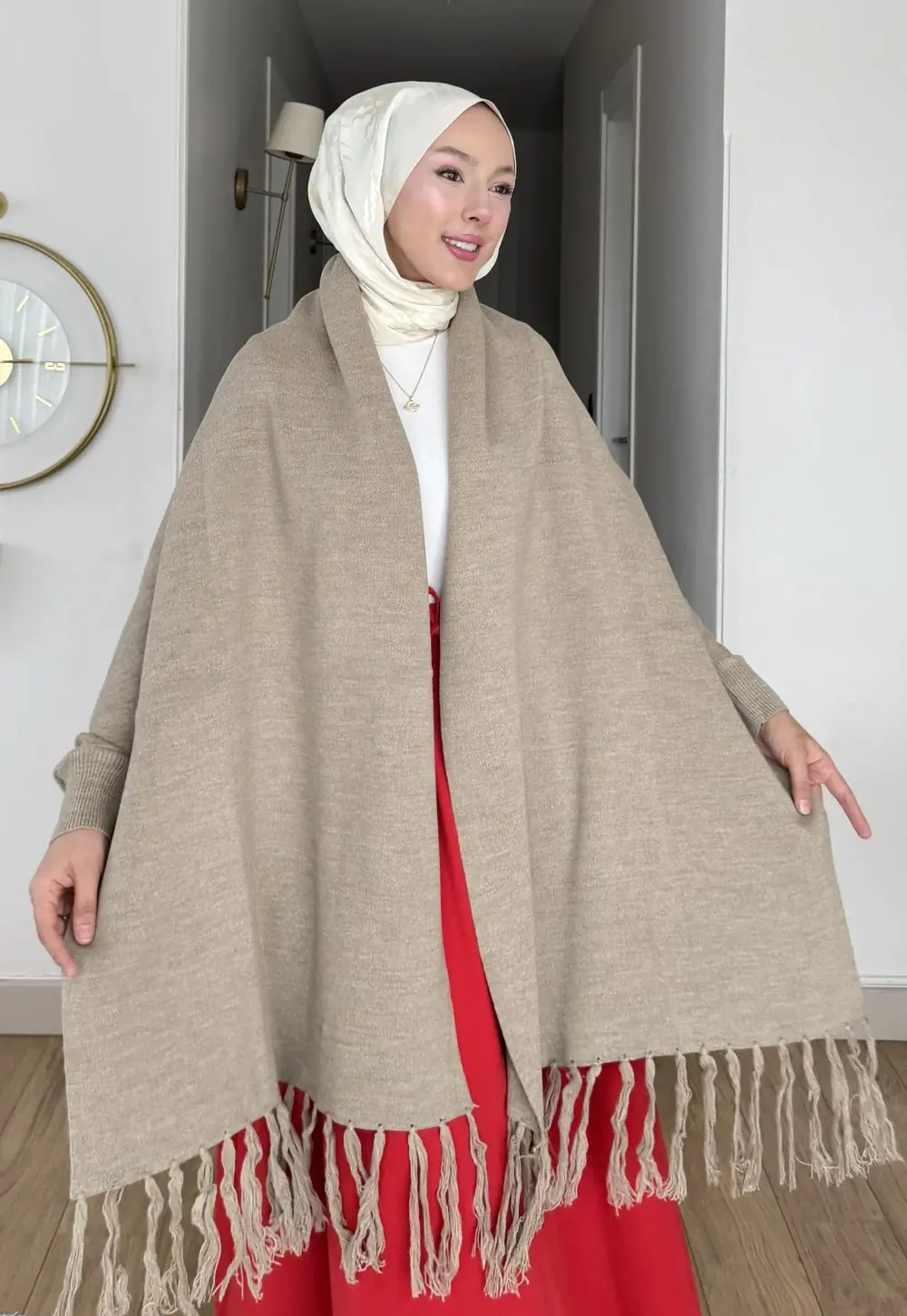Poncho Femme Élégant en Maille Tricotée à Franges