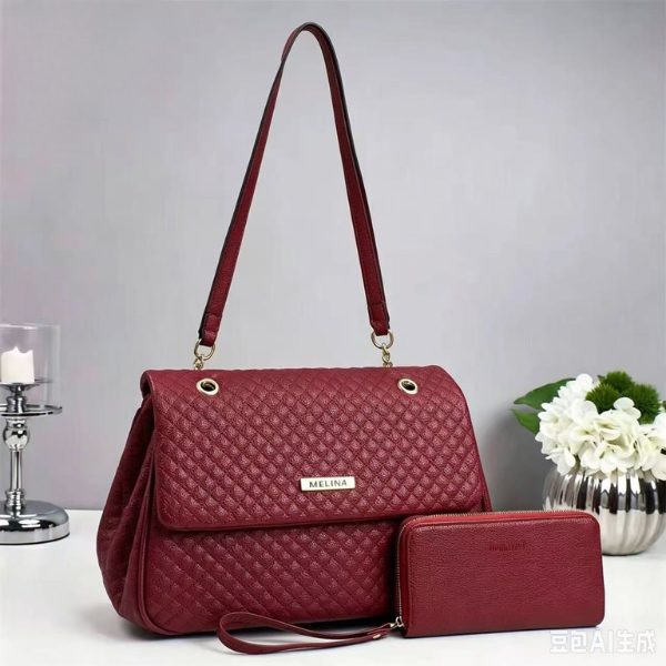 Sac à Main Matelassé Élégant avec Portefeuille Assorti