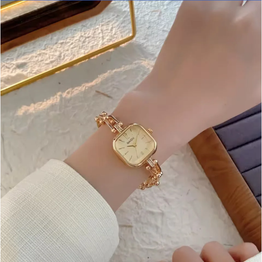 Tiffany – ساعة نسائية فاخرة بتصميم ذهبي راقي